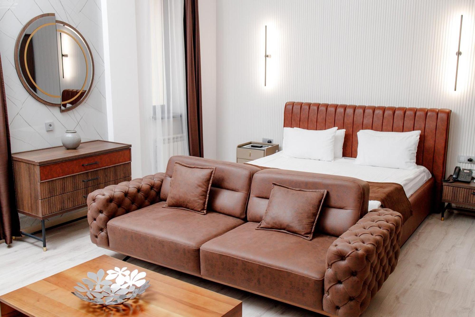 Infinity Plaza Hotel Atyraū Esterno foto