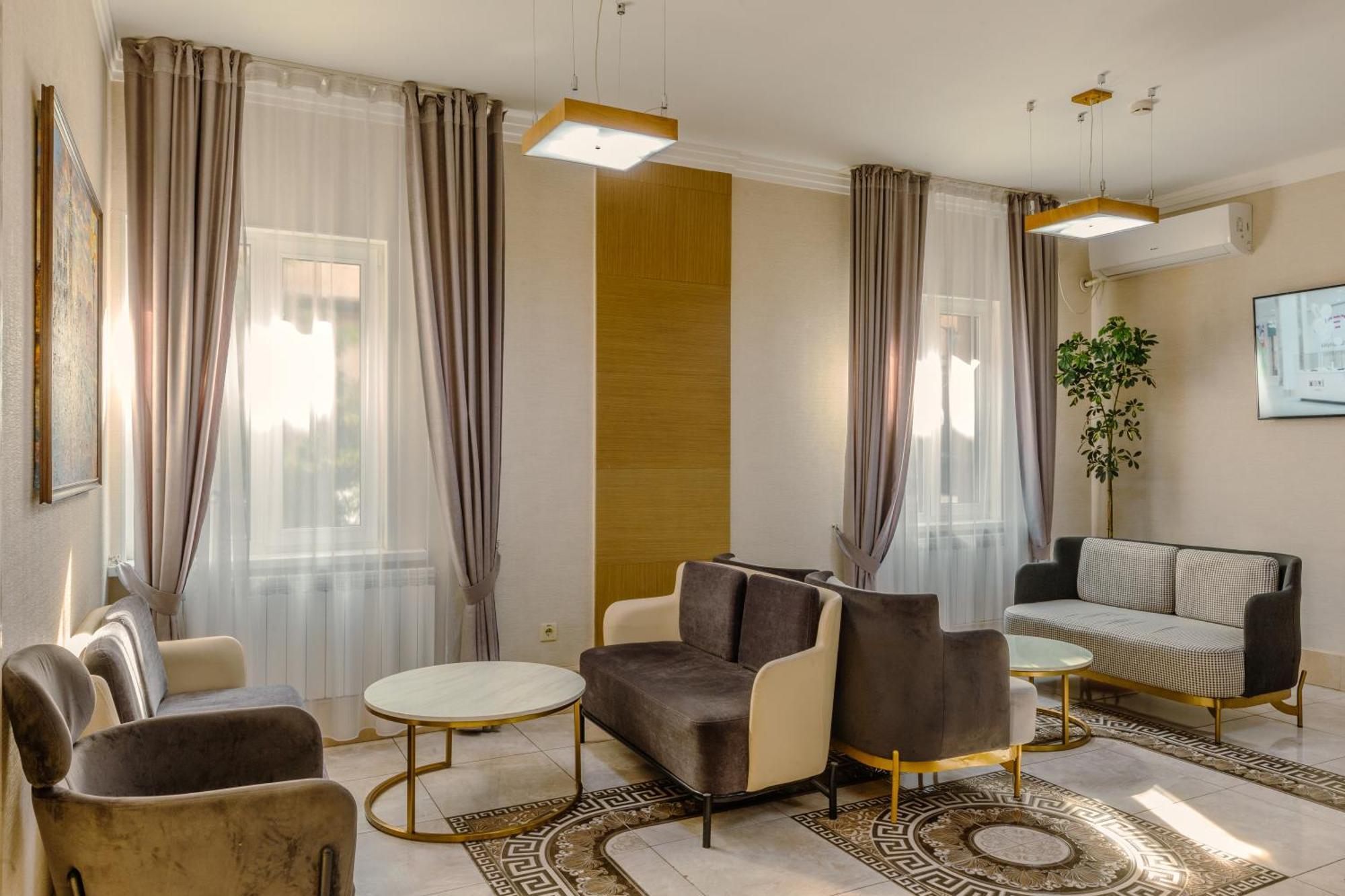 Infinity Plaza Hotel Atyraū Esterno foto